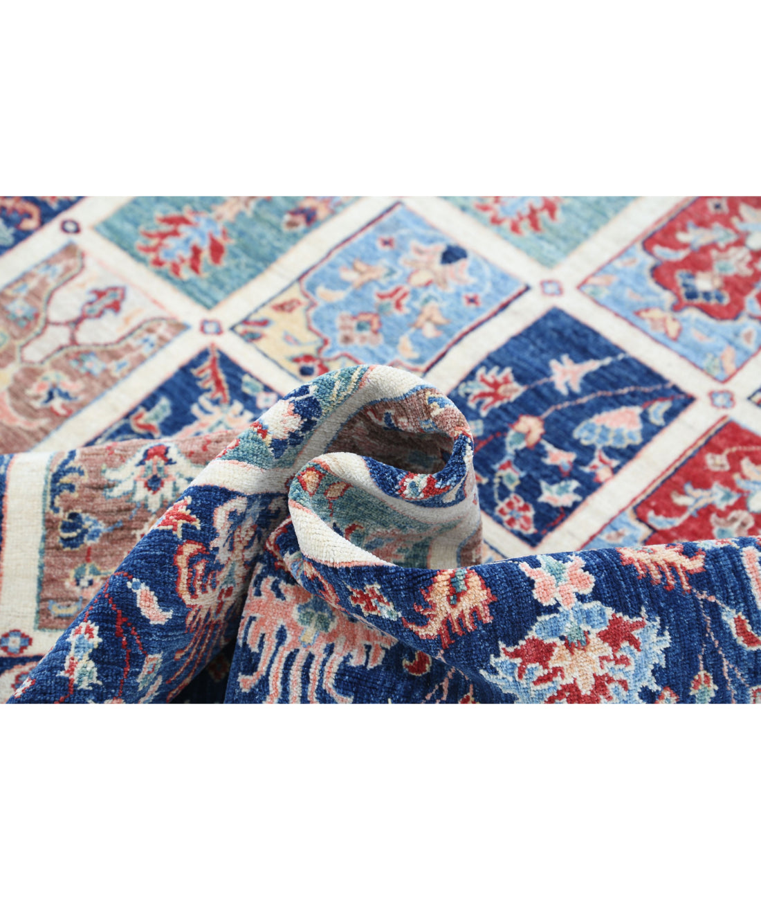 Hand Knotted Bakhtiari Wool Rug - 4'9'' x 6'8'' 4'9'' x 6'8'' (143 X 200) / Ivory / Blue