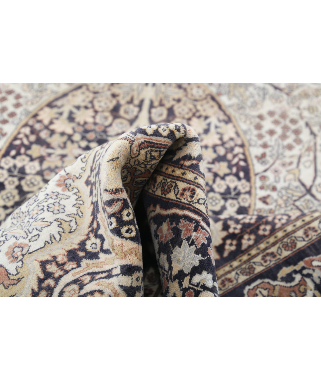 Hand Knotted Antique Persian Tabriz Wool Rug - 4'6'' x 8'0'' 4'6'' x 8'0'' (135 X 240) / Ivory / Brown