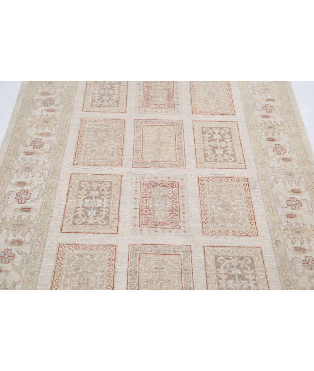 Hand Knotted Serenity Wool Rug - 4'10'' x 6'5'' 4'10'' x 6'5'' (145 X 193) / Ivory / Ivory