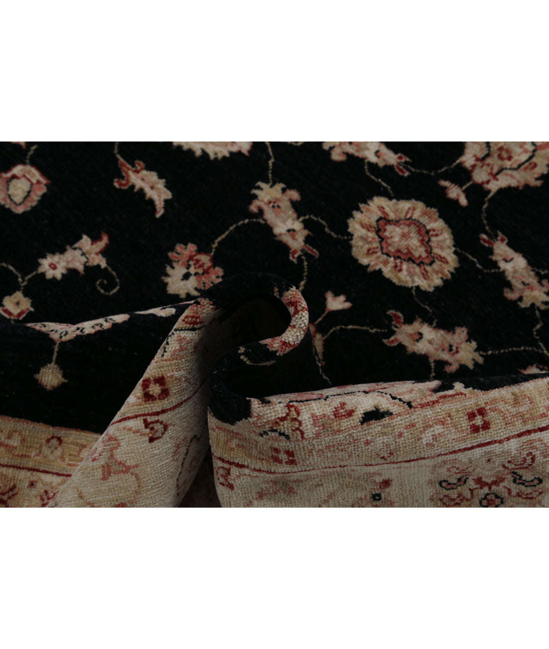 Hand Knotted Ziegler Farhan Wool Rug - 4'11'' x 6'3'' 4'11'' x 6'3'' (148 X 188) / Black / Ivory