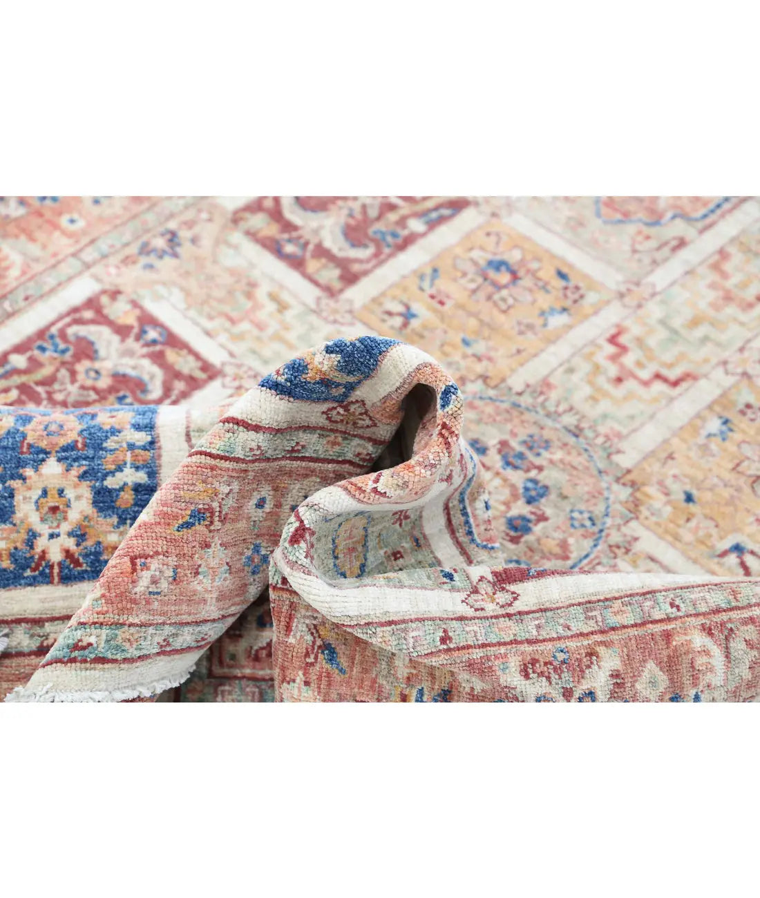 Hand Knotted Bakhtiari Wool Rug - 3'10'' x 5'8''