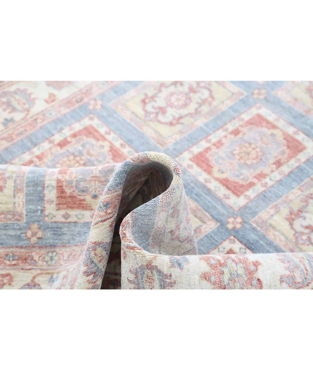 Hand Knotted Bakhtiari Wool Rug - 4'0'' x 5'11''