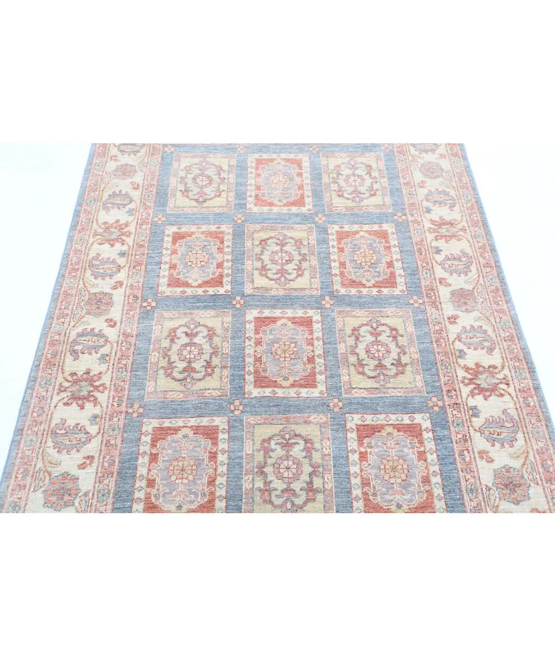 Hand Knotted Bakhtiari Wool Rug - 4'0'' x 5'11''