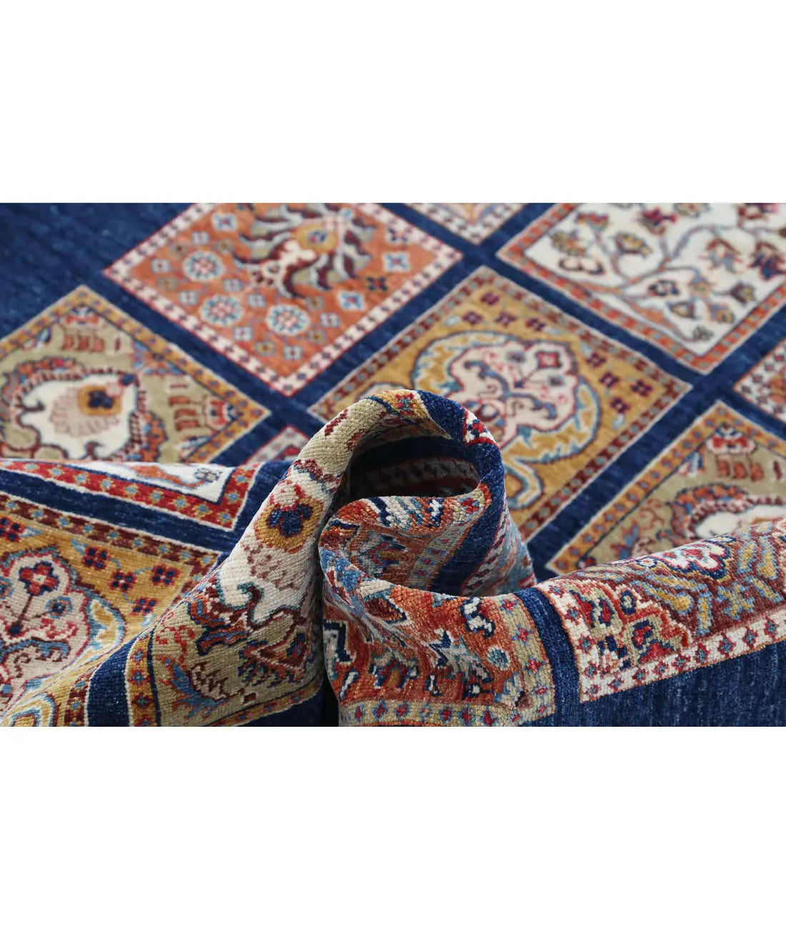 Hand Knotted Bakhtiari Wool Rug - 4'10'' x 6'3''