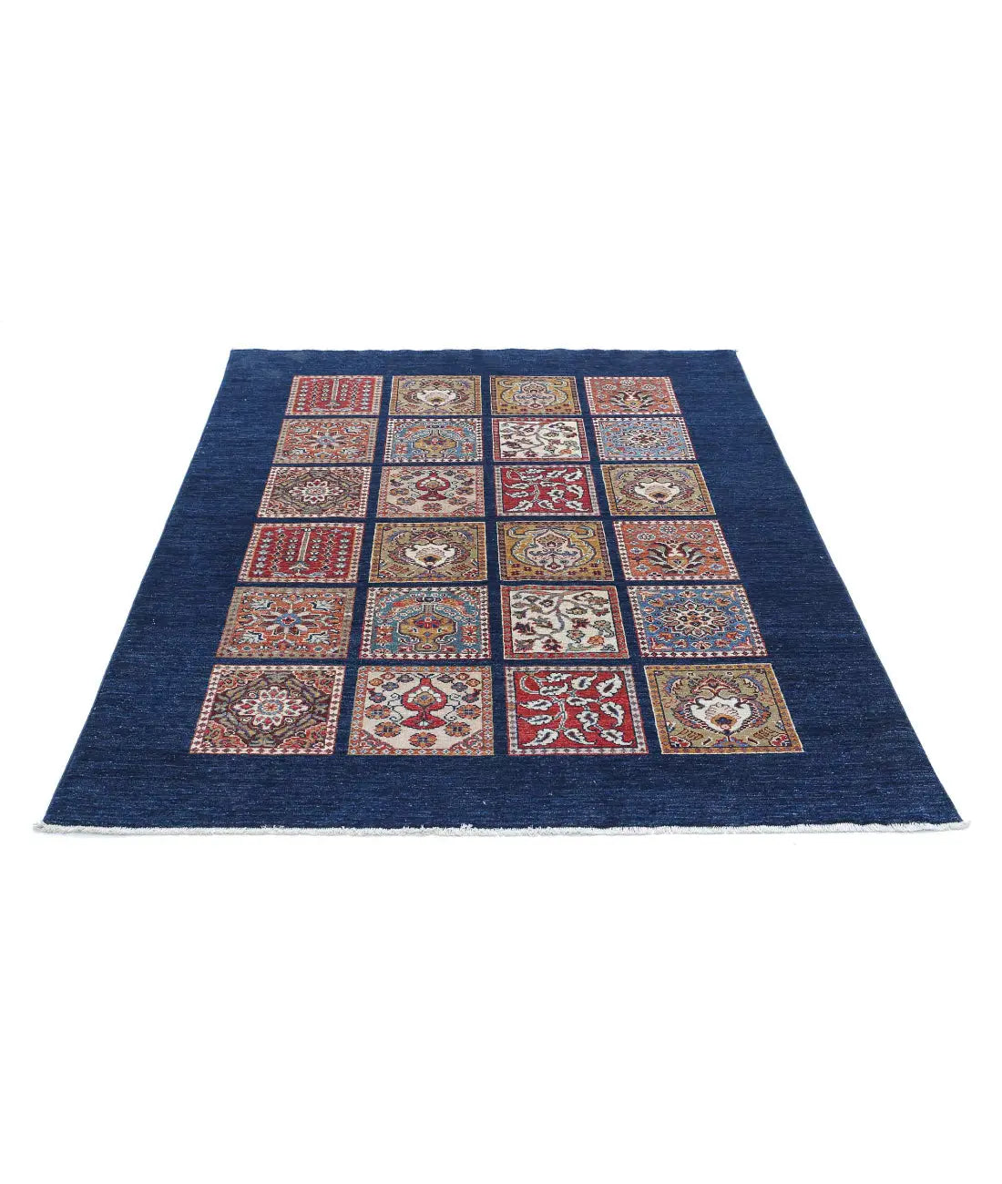 Hand Knotted Bakhtiari Wool Rug - 4'10'' x 6'3''