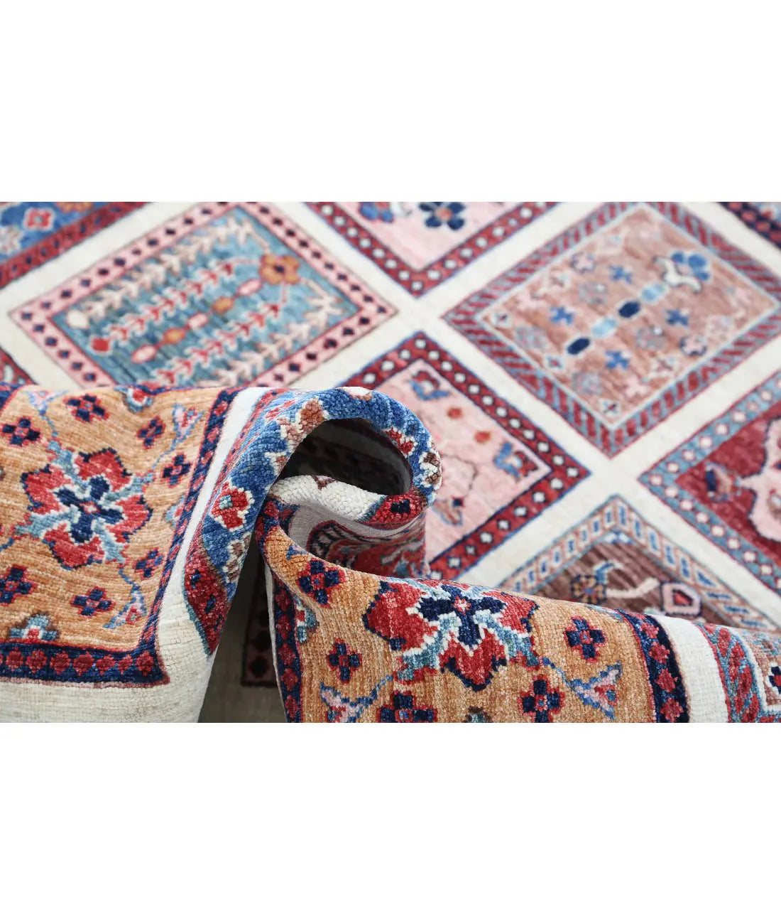 Hand Knotted Bakhtiari Wool Rug - 4'11'' x 6'10''