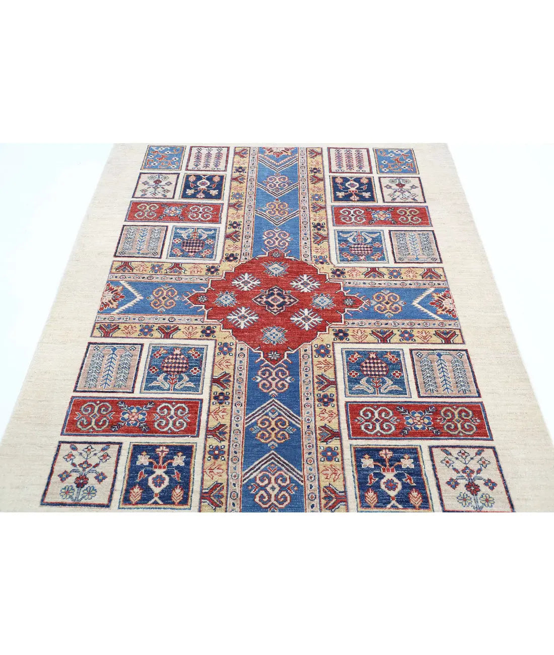 Hand Knotted Bakhtiari Wool Rug - 4'9'' x 6'6''