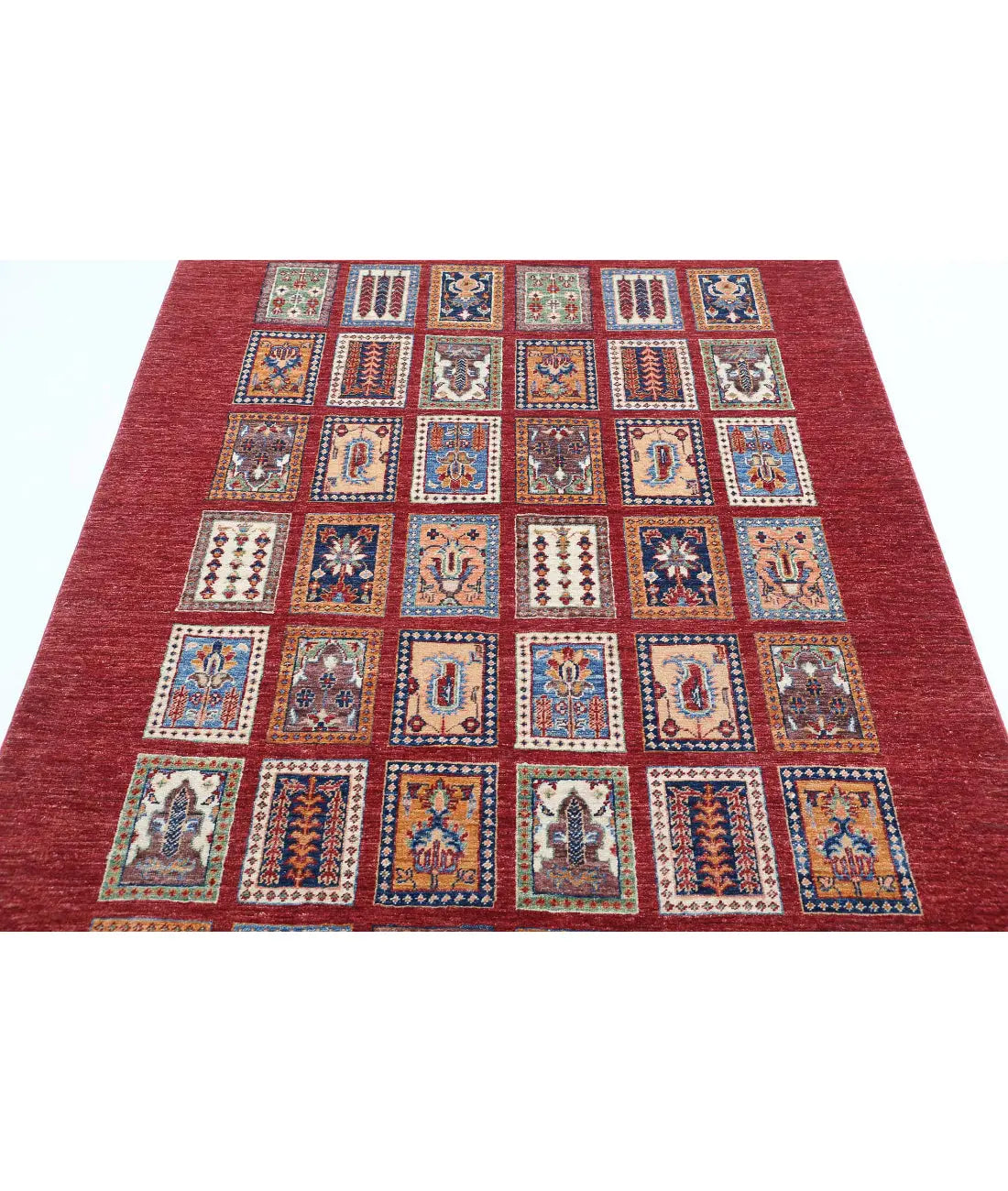 Hand Knotted Bakhtiari Wool Rug - 4'9'' x 6'7''