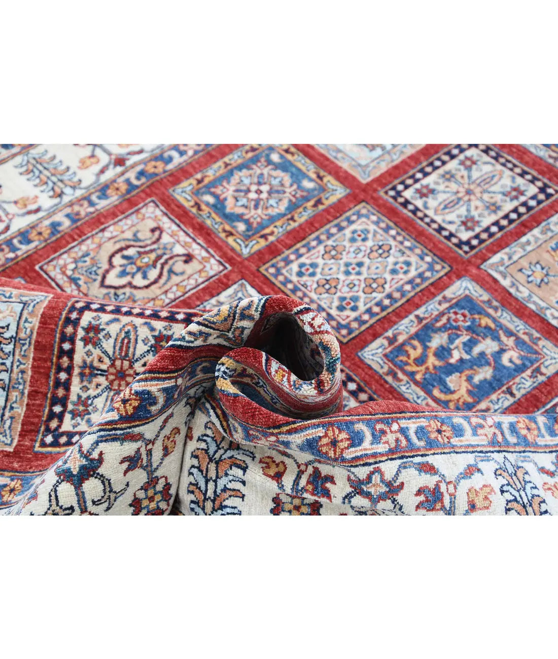 Hand Knotted Bakhtiari Wool Rug - 4'9'' x 6'8''