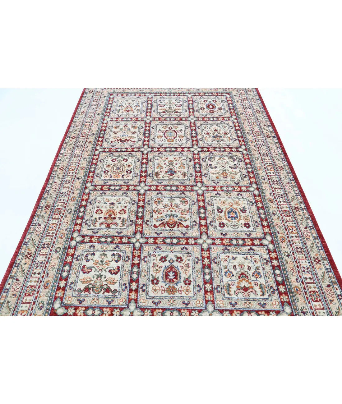 Hand Knotted Bakhtiari Wool Rug - 5'5'' x 8'6''