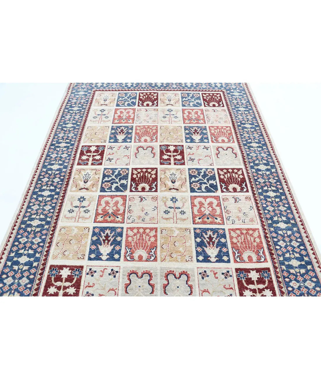 Hand Knotted Bakhtiari Wool Rug - 5'6'' x 7'7''