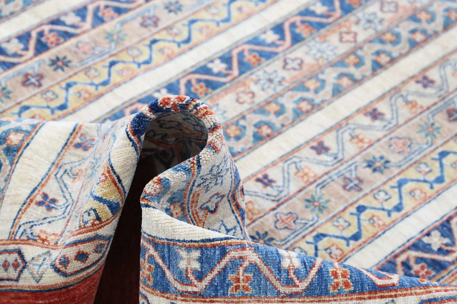 Hand Knotted Shaal Wool Rug - 4'9'' x 6'6''