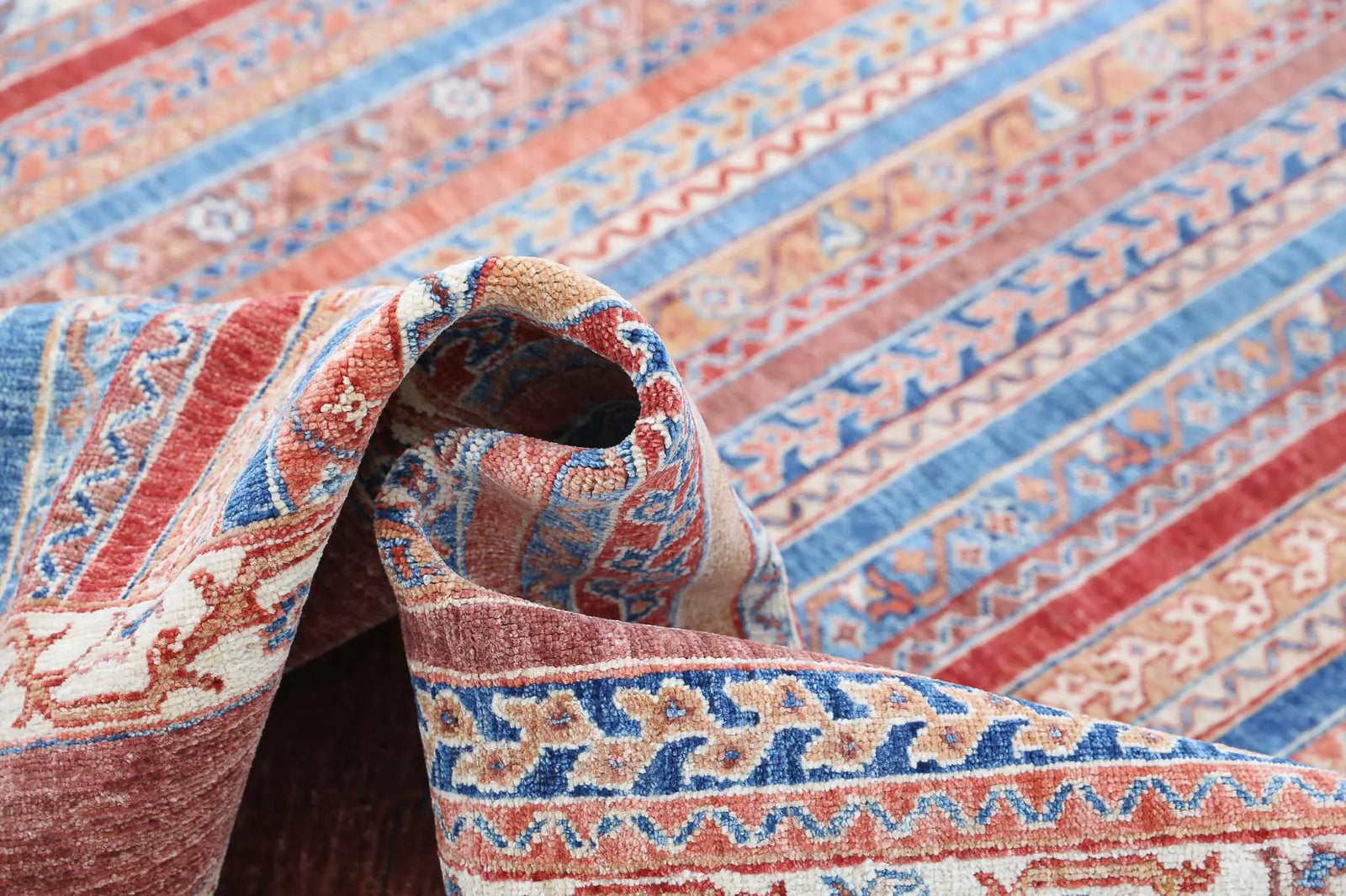 Hand Knotted Shaal Wool Rug - 5'6'' x 7'9''