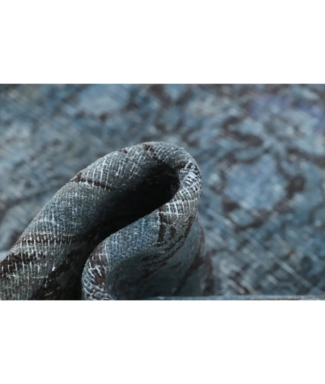 Hand Knotted Vintage Distressed Oriental Kashan Wool Rug - 7'11'' x 10'10''