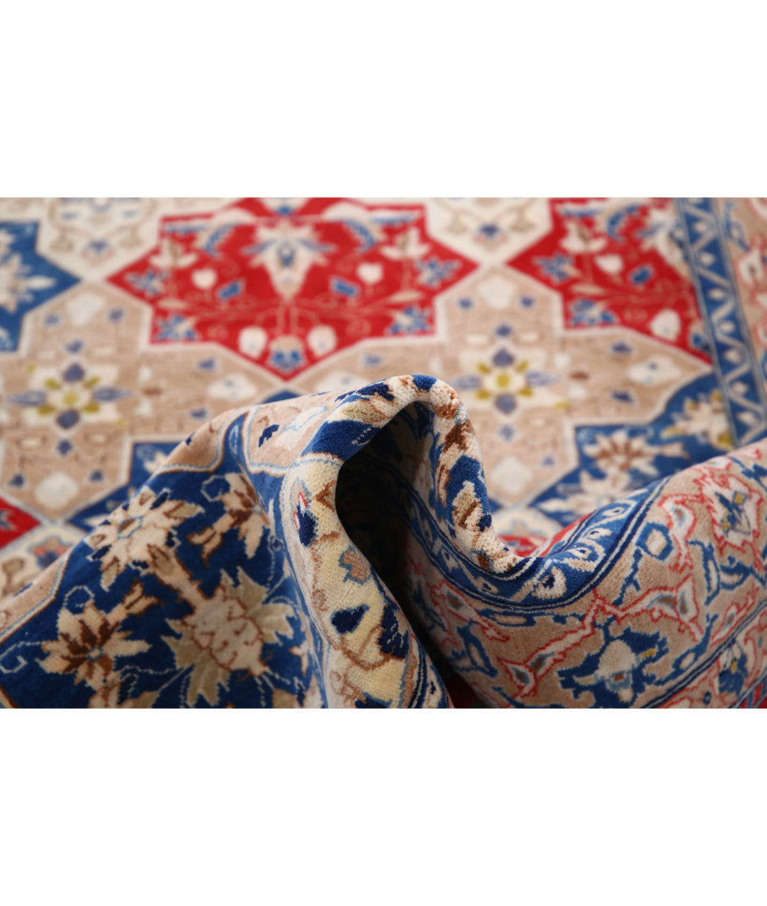 Hand Knotted Heritage Fine Persian Style Wool Rug - 3'10'' x 9'4'' 3'10'' x 9'4'' (115 X 280) / Red / Taupe