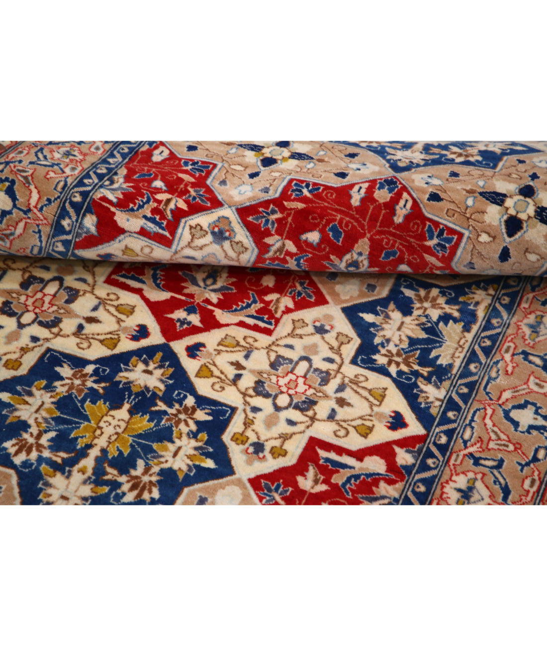 Hand Knotted Heritage Fine Persian Style Wool Rug - 3'10'' x 9'4'' 3'10'' x 9'4'' (115 X 280) / Red / Taupe