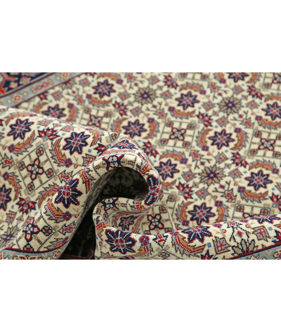 Hand Knotted Heritage Persian Style Wool Rug - 4'0'' x 6'1'' 4'0'' x 6'1'' (120 X 183) / Ivory / Blue