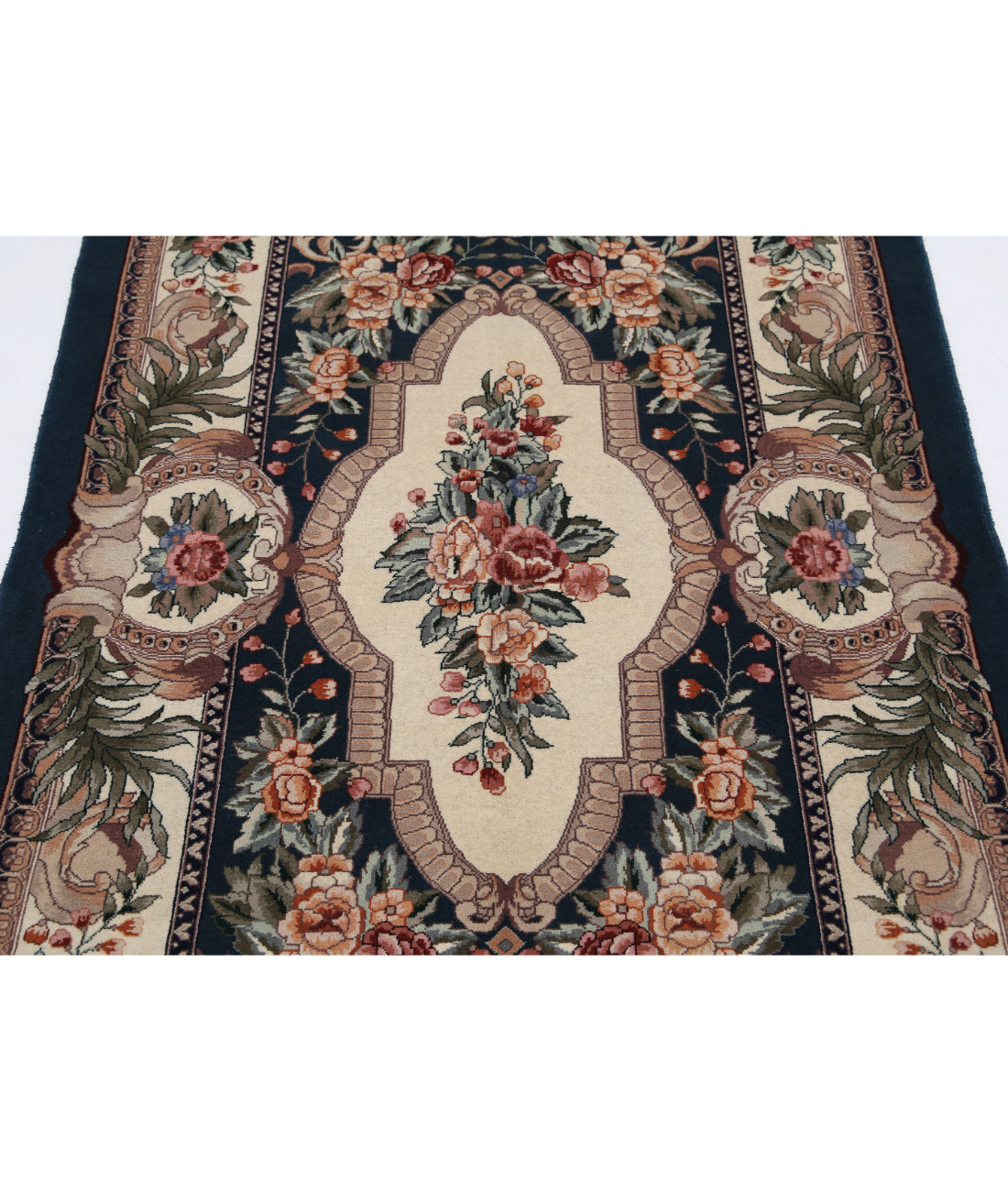 Hand Knotted Heritage Persian Style Aubusson Wool Rug - 3'10'' x 5'9'' 3'10'' x 5'9'' (115 X 173) / Green / Ivory