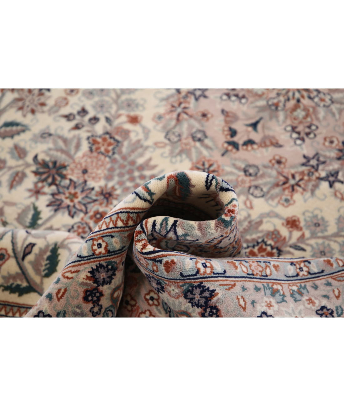 Hand Knotted Heritage Fine Persian Style Wool Rug - 6'1'' x 9'2'' 6'1'' x 9'2'' (183 X 275) / Ivory / Grey