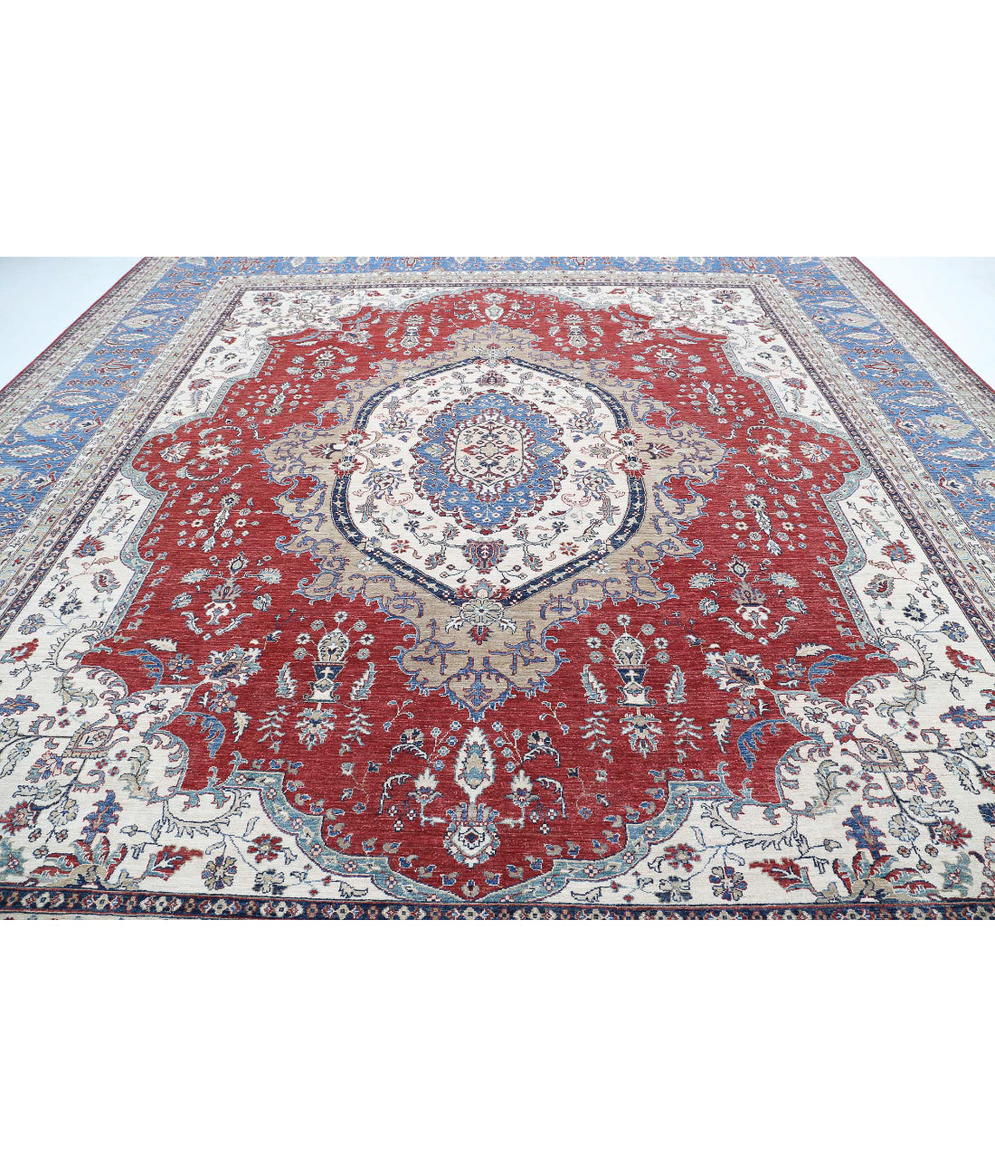 Hand Knotted Heriz Wool Rug - 14'0'' x 15'7'' 14'0'' x 15'7'' (420 X 468) / Red / Blue
