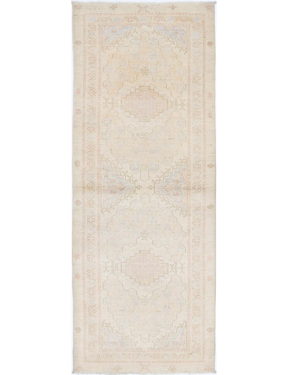 Hand Knotted Serenity Wool Rug - 2&#39;7&#39;&#39; x 7&#39;3&#39;&#39;