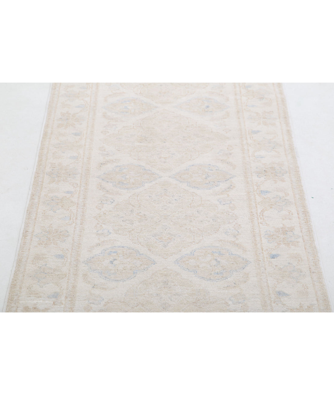 Hand Knotted Serenity Wool Rug - 2'5'' x 5'11'' 2'5'' x 5'11'' (73 X 178) / Ivory / Taupe