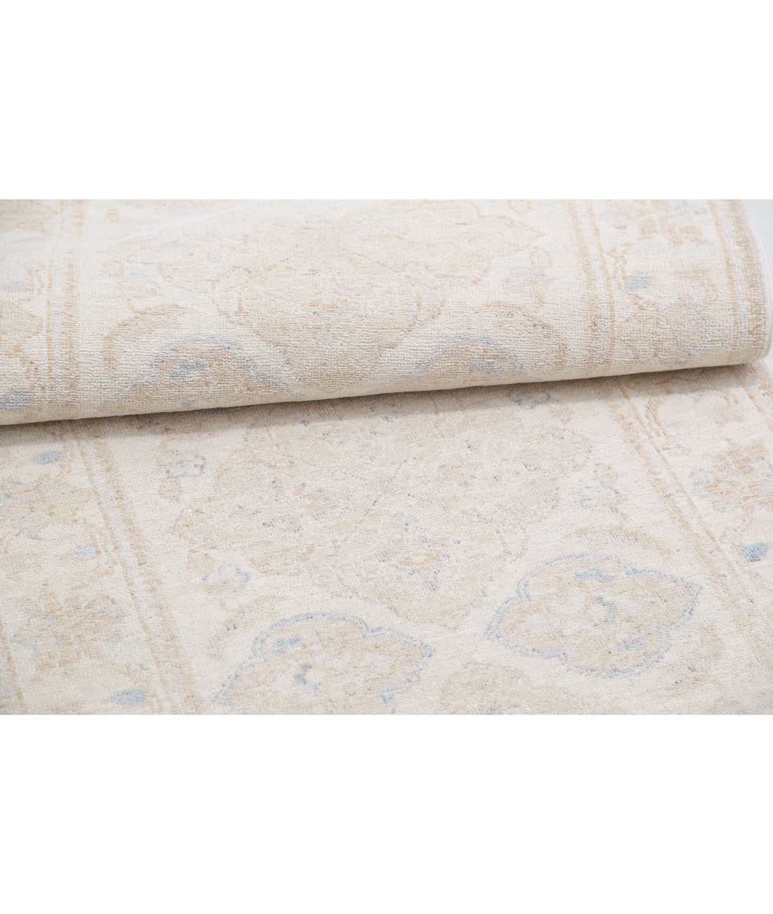 Hand Knotted Serenity Wool Rug - 2'5'' x 5'11'' 2'5'' x 5'11'' (73 X 178) / Ivory / Taupe
