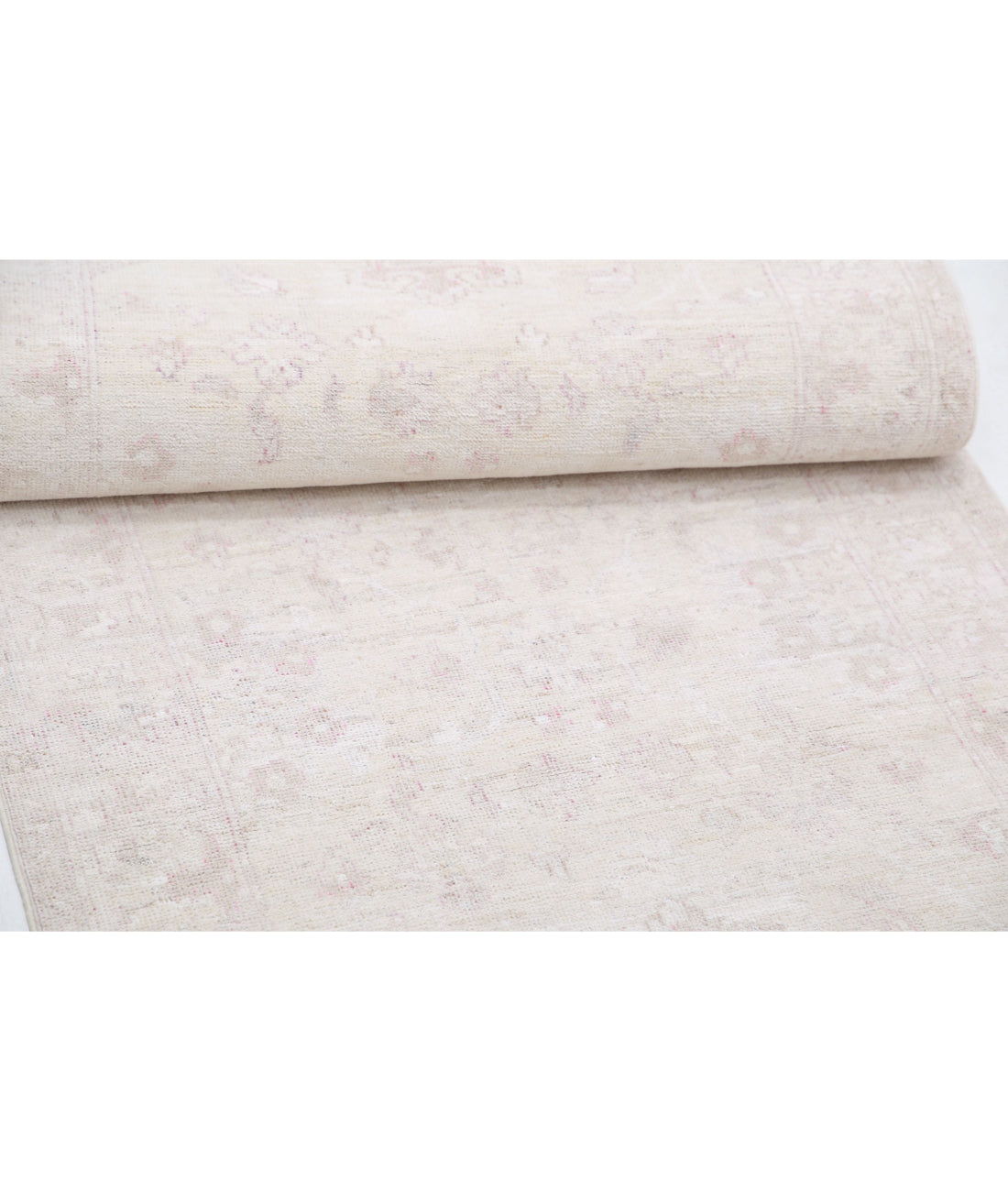 Hand Knotted Serenity Wool Rug - 2'5'' x 9'8'' 2'5'' x 9'8'' (73 X 290) / Ivory / Pink