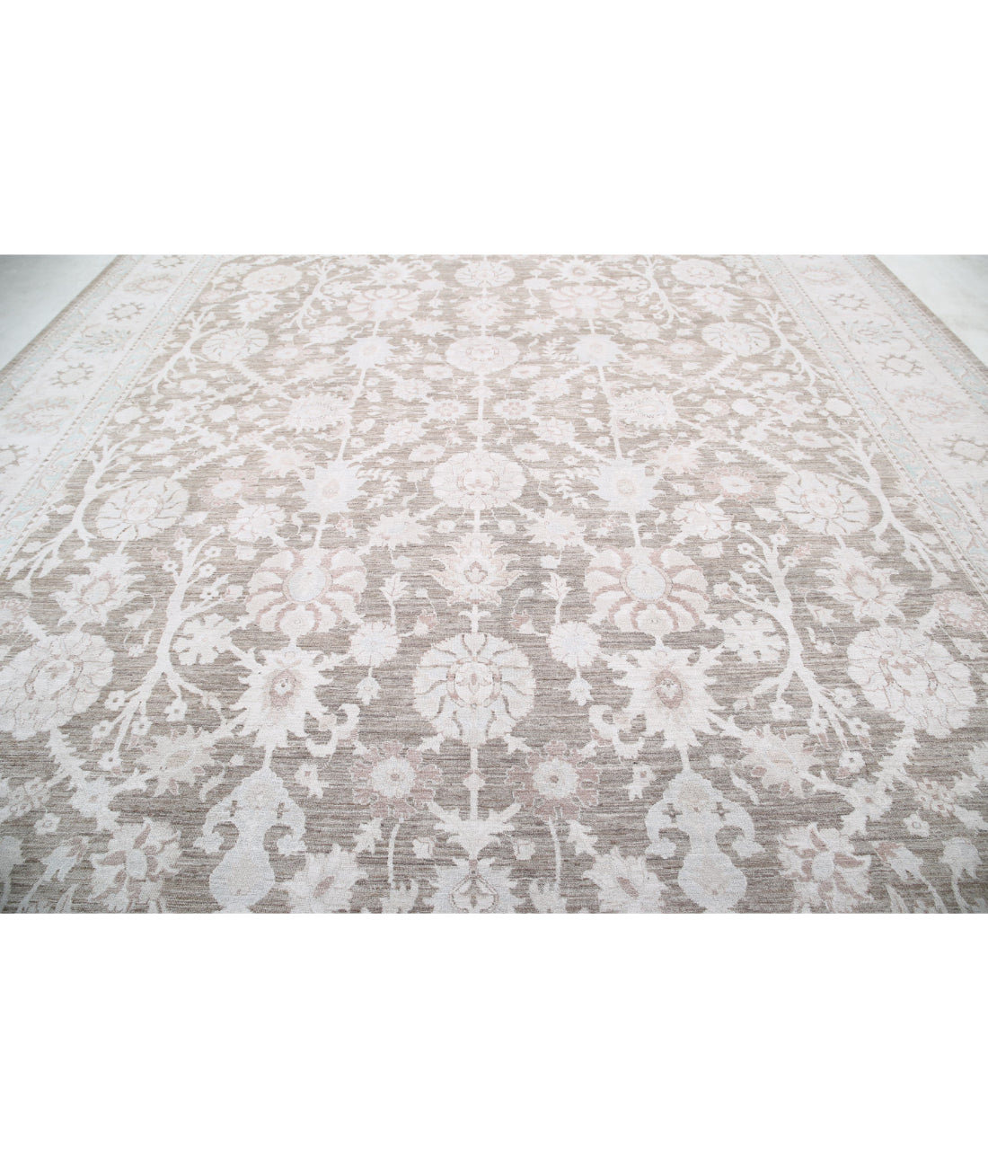 Hand Knotted Serenity Wool Rug - 12'10'' x 18'10'' 12'10'' x 18'10'' (385 X 565) / Brown / Ivory