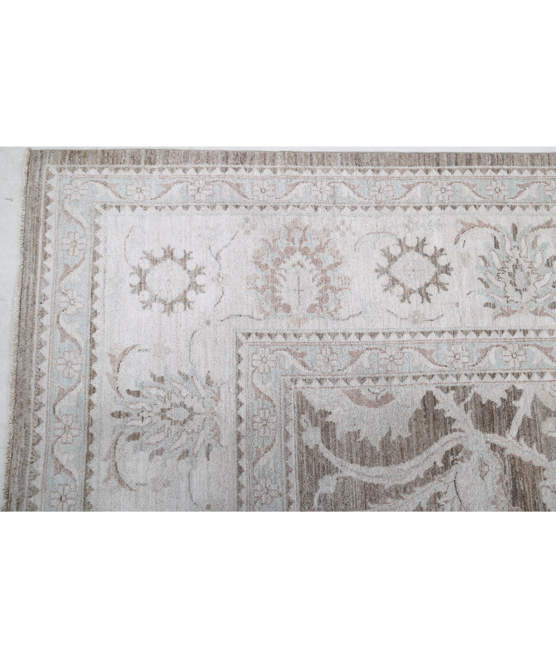 Hand Knotted Serenity Wool Rug - 12'10'' x 18'10'' 12'10'' x 18'10'' (385 X 565) / Brown / Ivory