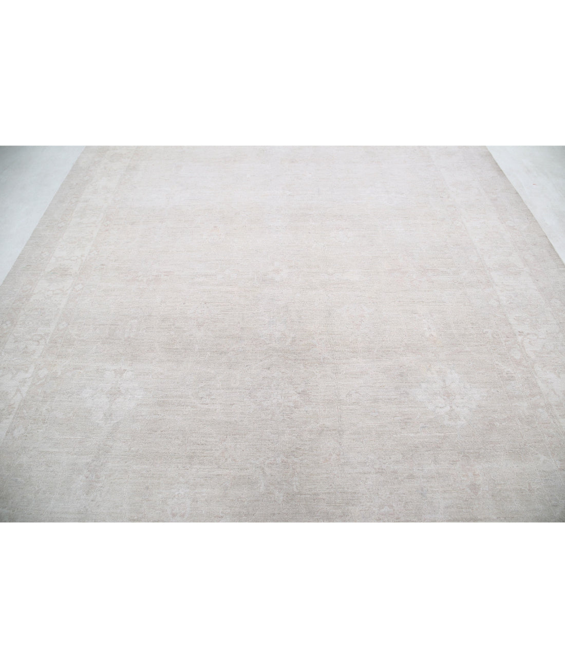 Hand Knotted Serenity Wool Rug - 7'11'' x 9'11'' 7'11'' x 9'11'' (238 X 298) / Grey / Ivory