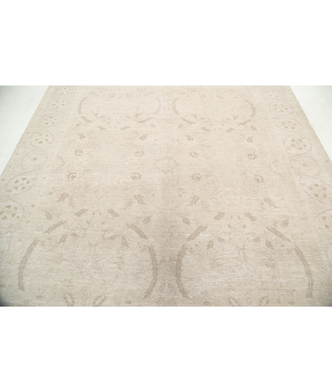Hand Knotted Serenity Wool Rug - 7'9'' x 8'7'' 7'9'' x 8'7'' (233 X 258) / Ivory / Taupe