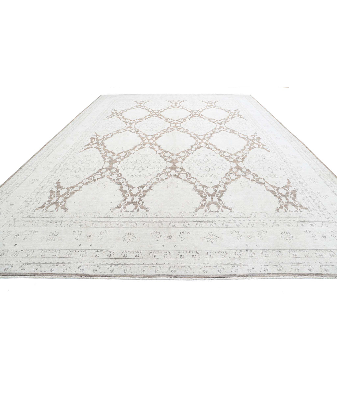 Hand Knotted Serenity Wool Rug - 13'0'' x 17'6'' 13'0'' x 17'6'' (390 X 525) / Brown / Ivory