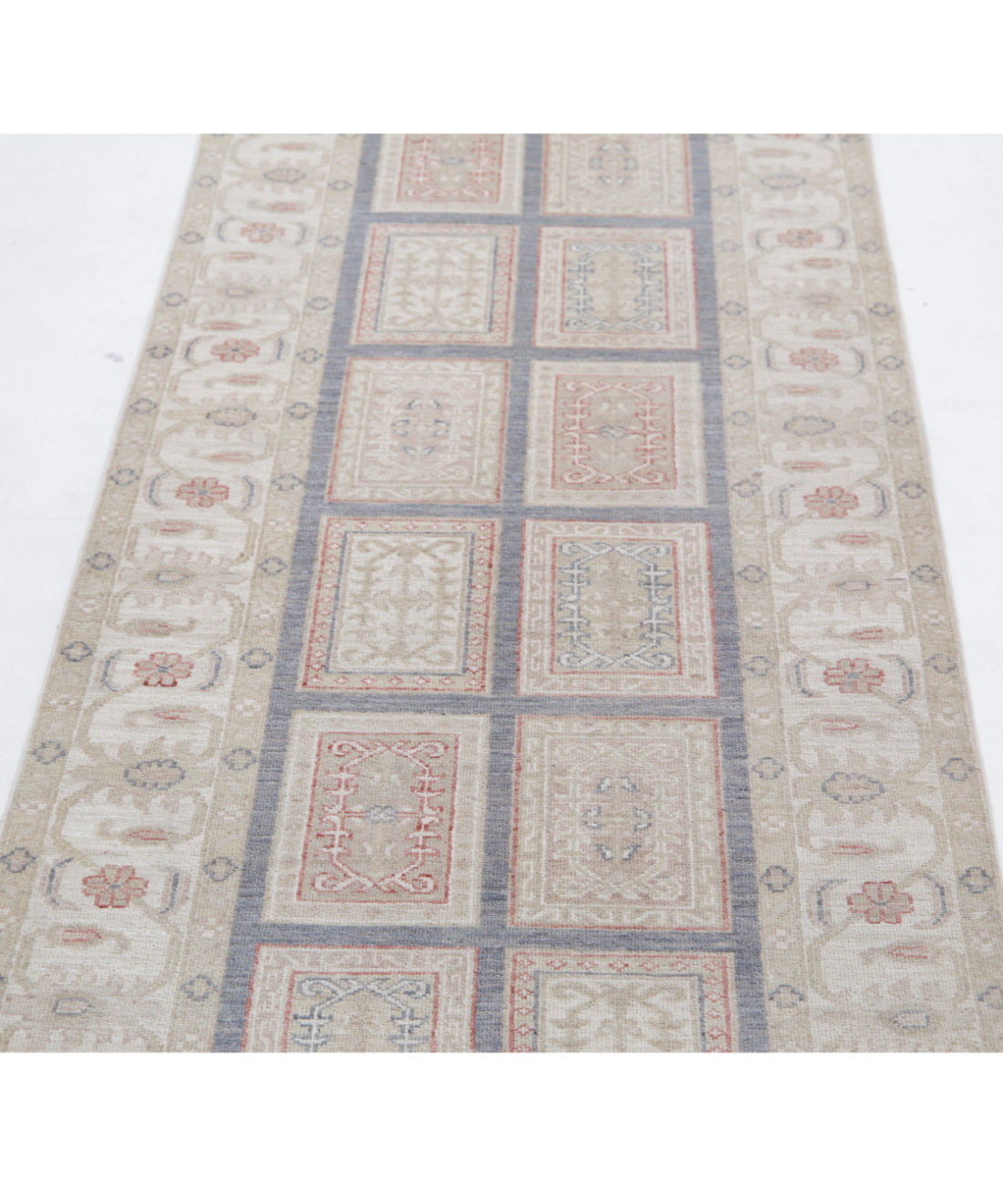 Hand Knotted Serenity Wool Rug - 2'7'' x 8'0'' 2'7'' x 8'0'' (78 X 240) / Grey / Ivory