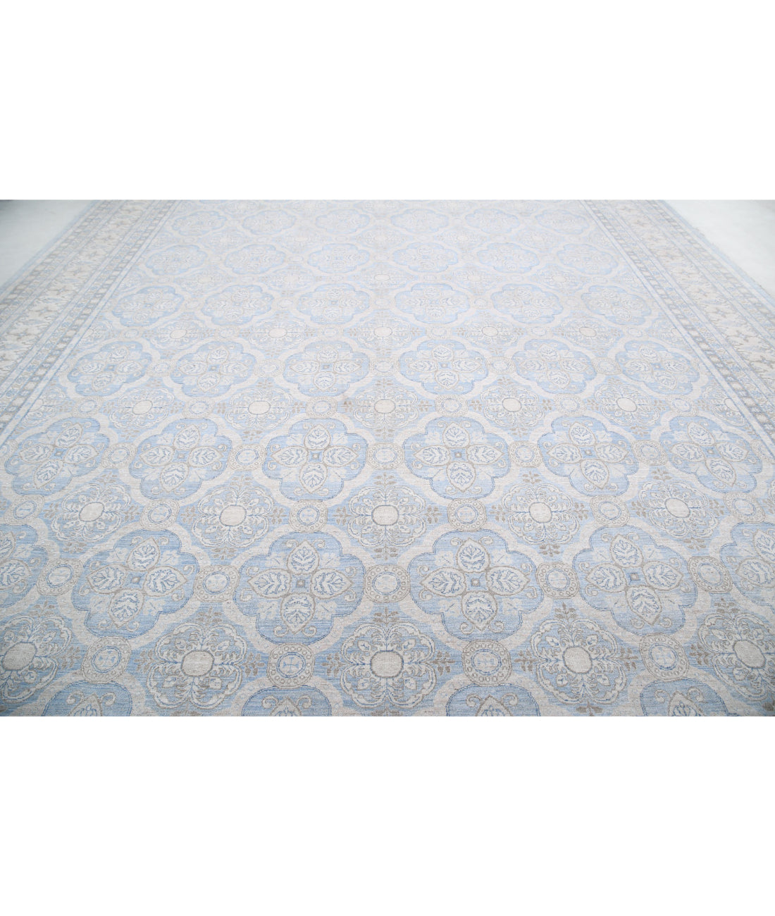 Hand Knotted Serenity Wool Rug - 14'1'' x 18'9'' 14'1'' x 18'9'' (423 X 563) / Blue / Ivory