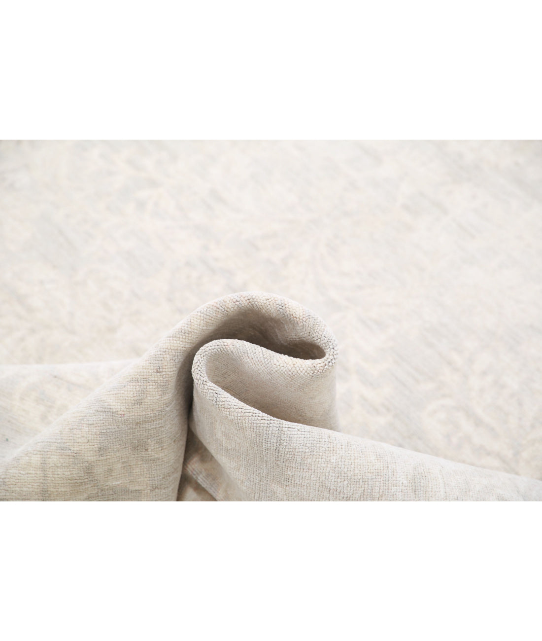 Hand Knotted Serenity Artemix Wool Rug - 7'8'' x 10'2'' 7'8'' x 10'2'' (230 X 305) / Ivory / Taupe