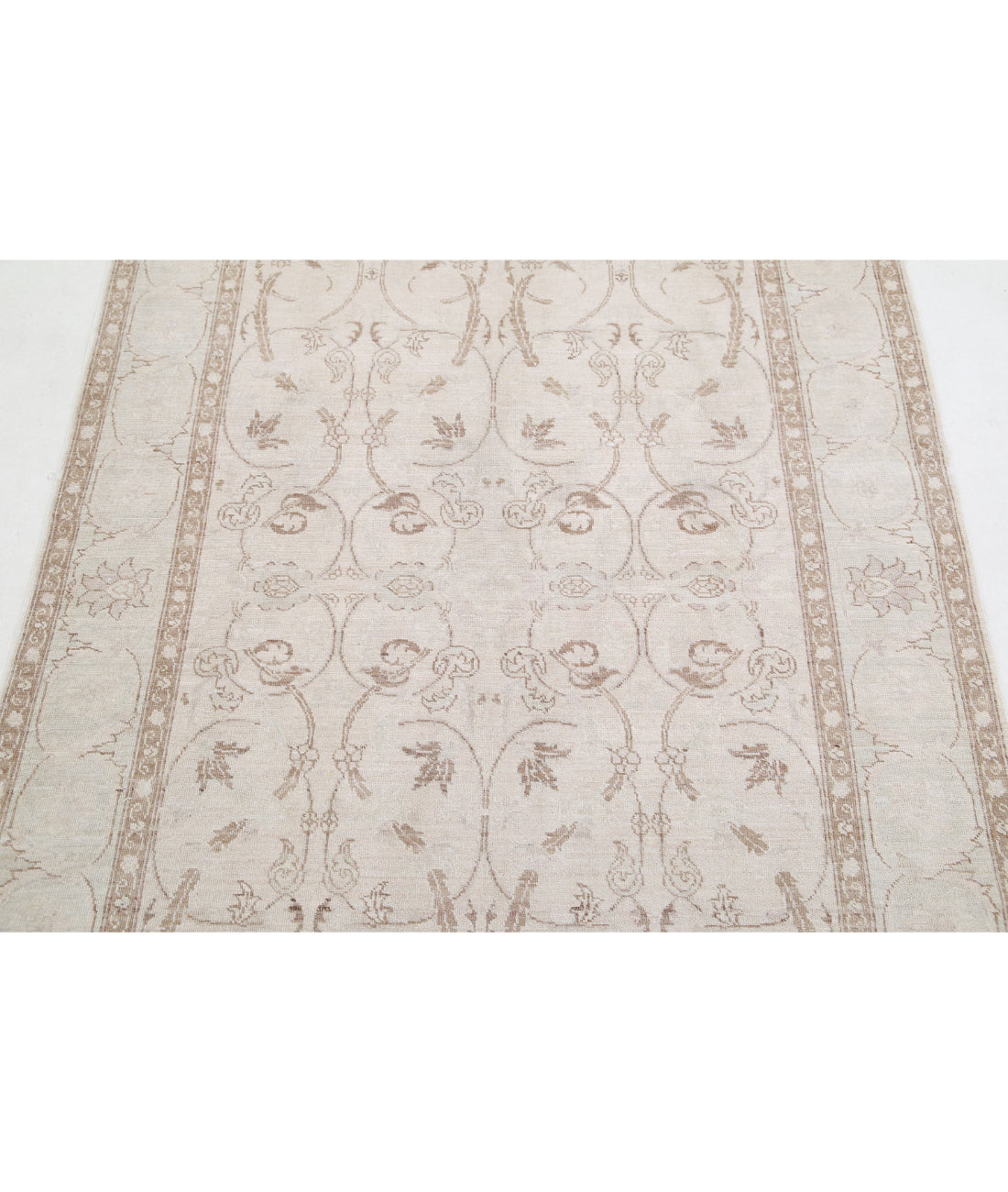 Hand Knotted Fine Serenity Wool Rug - 4'3'' x 5'11'' 4'3'' x 5'11'' (128 X 178) / Ivory / Brown