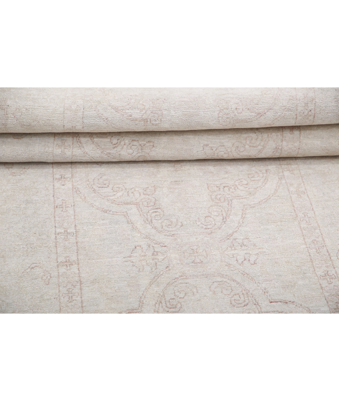 Hand Knotted Fine Serenity Wool Rug - 2'8'' x 8'0'' 2'8'' x 8'0'' (80 X 240) / Ivory / Taupe
