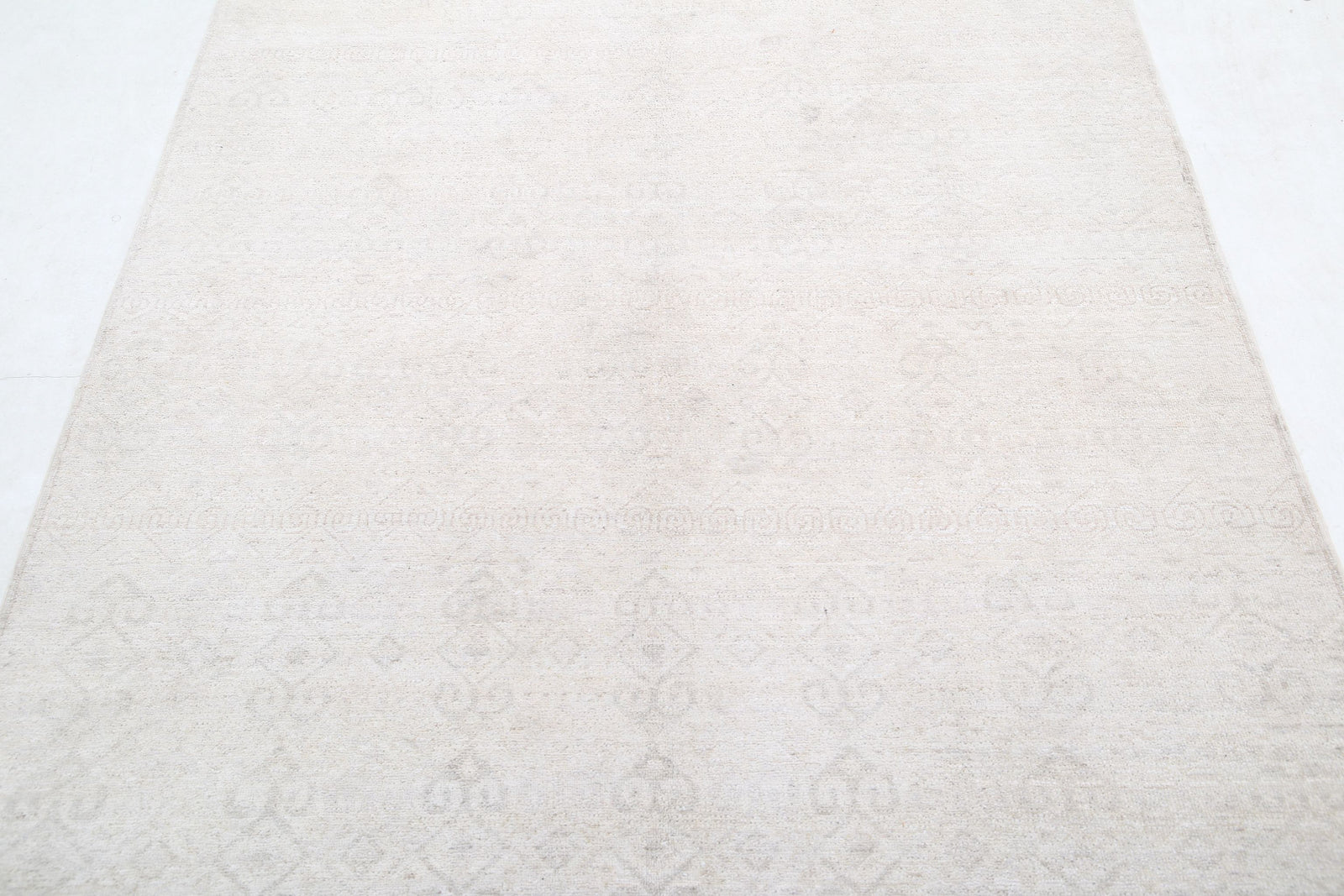 Hand Knotted Fine Serenity Wool Rug - 4'6'' x 9'6''