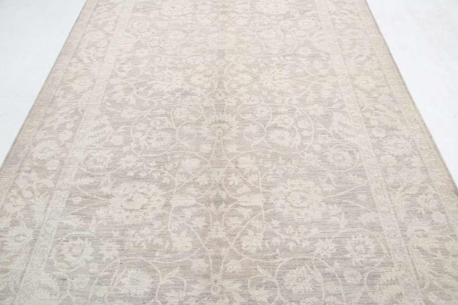 Hand Knotted Fine Serenity Wool Rug - 6'0'' x 11'5''