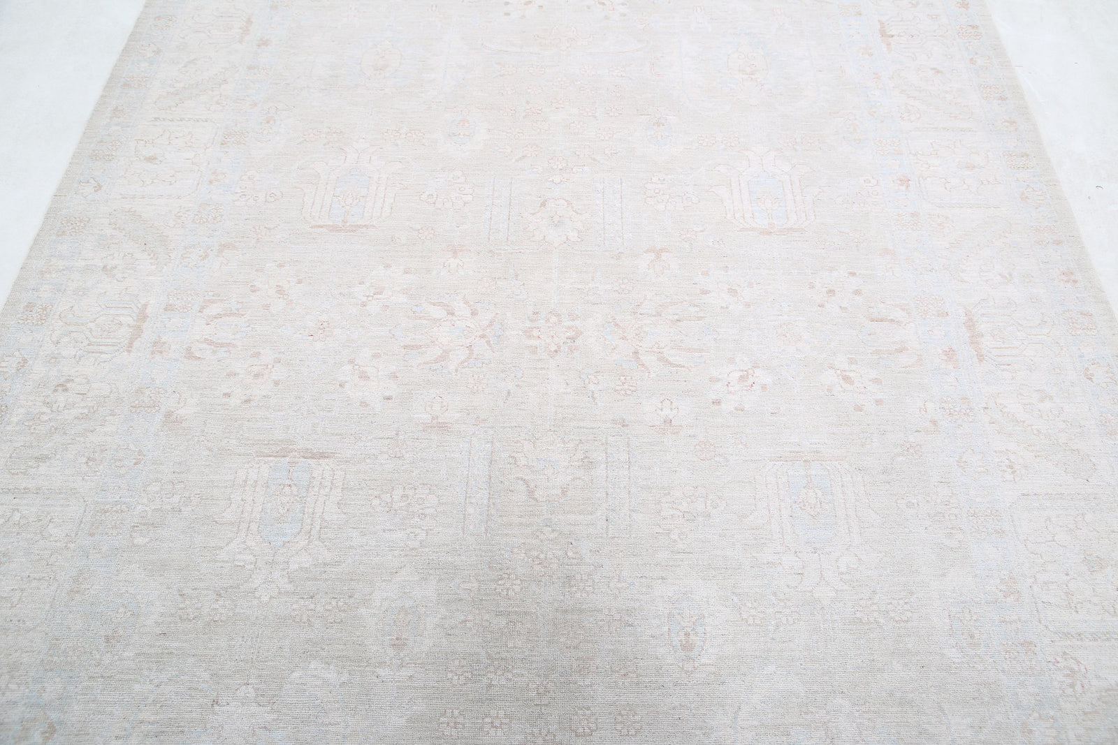 Hand Knotted Fine Serenity Wool Rug - 6'3'' x 8'11''