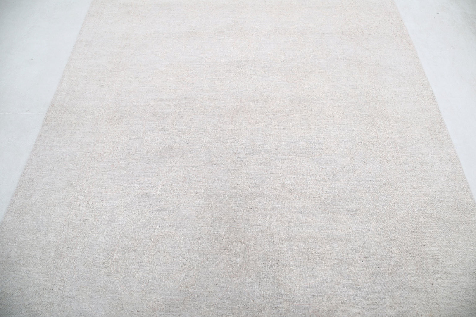 Hand Knotted Fine Serenity Wool Rug - 5'7'' x 8'9''