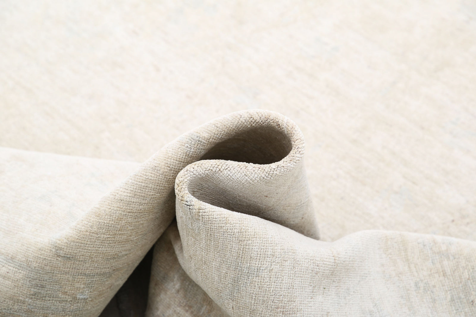 Hand Knotted Fine Serenity Wool Rug - 8'2'' x 9'9''