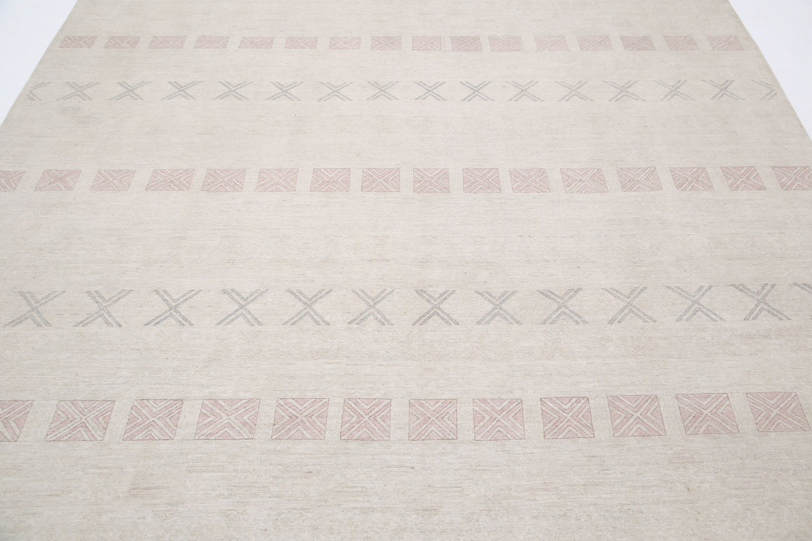 Hand Knotted Fine Serenity Wool Rug - 7'11'' x 10'1''