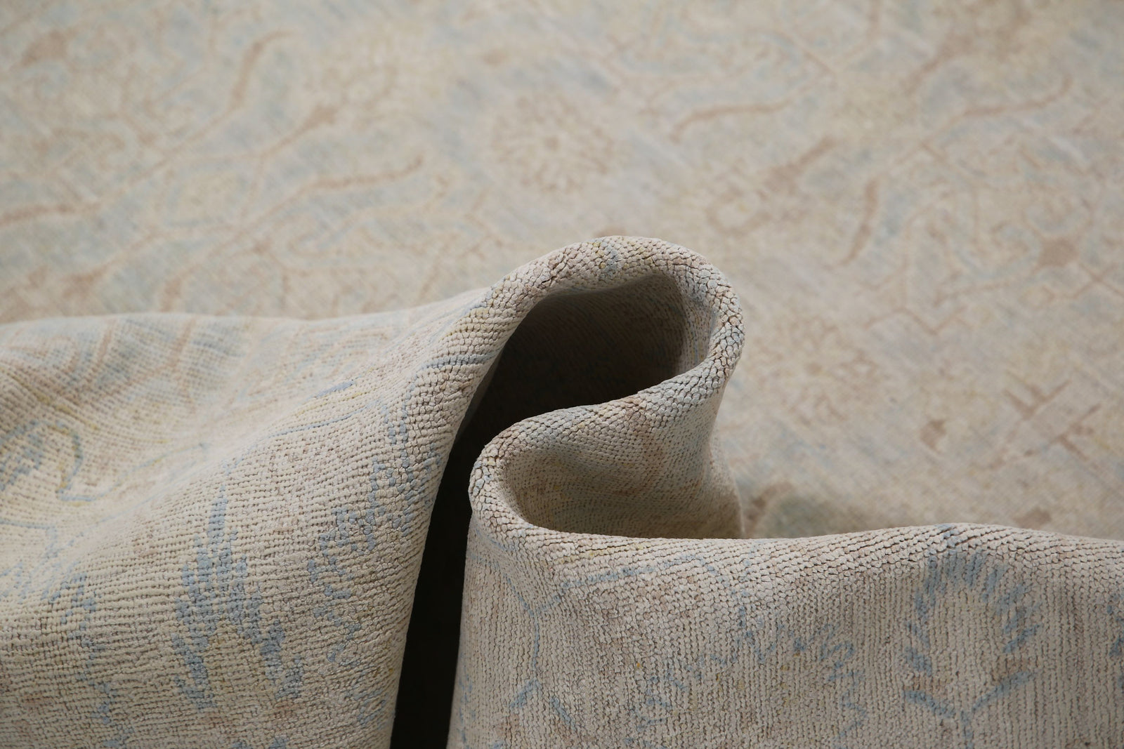 Hand Knotted Fine Serenity Wool Rug - 4'10'' x 6'10''