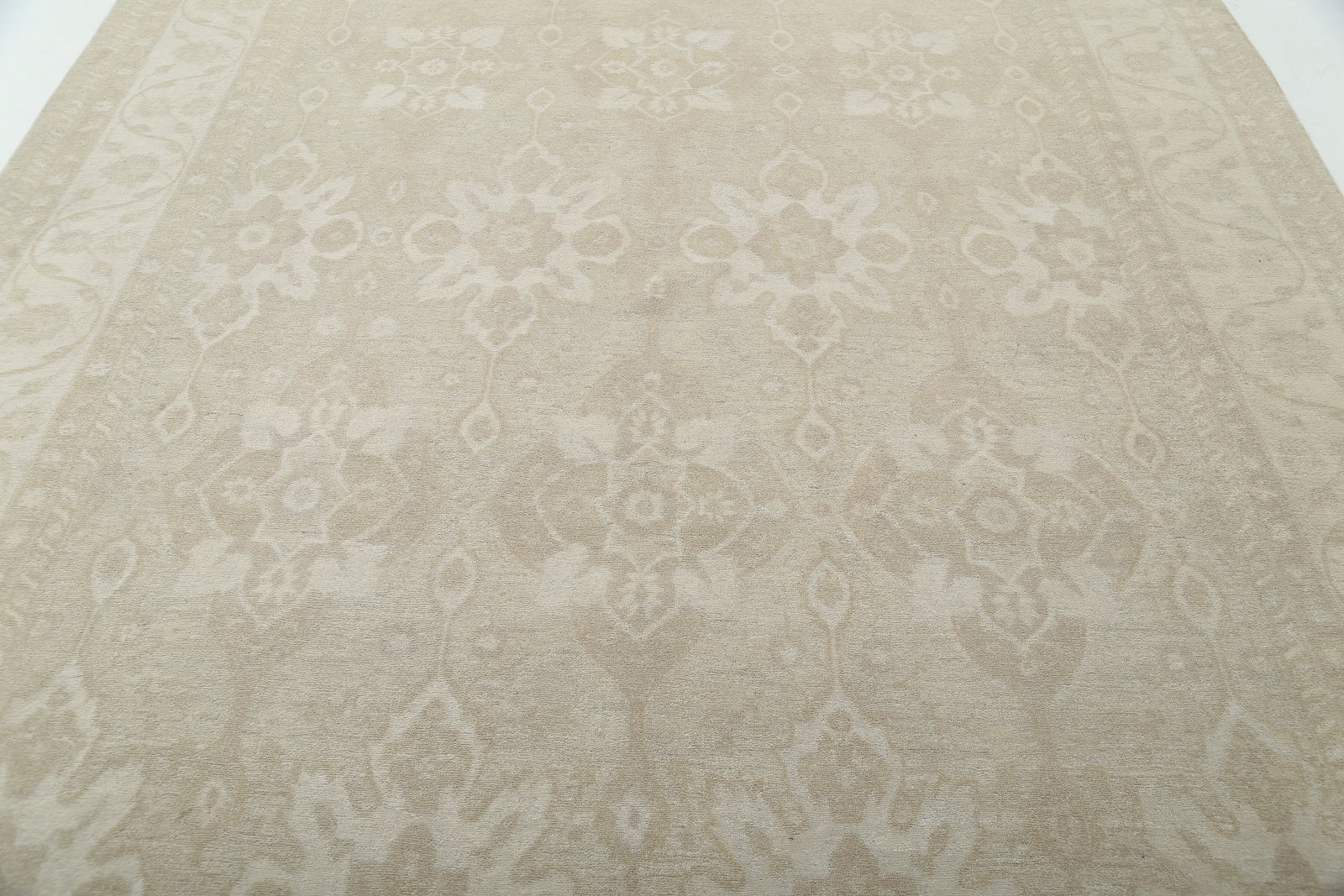 Hand Knotted Fine Serenity Wool Rug - 8'8'' x 11'4''