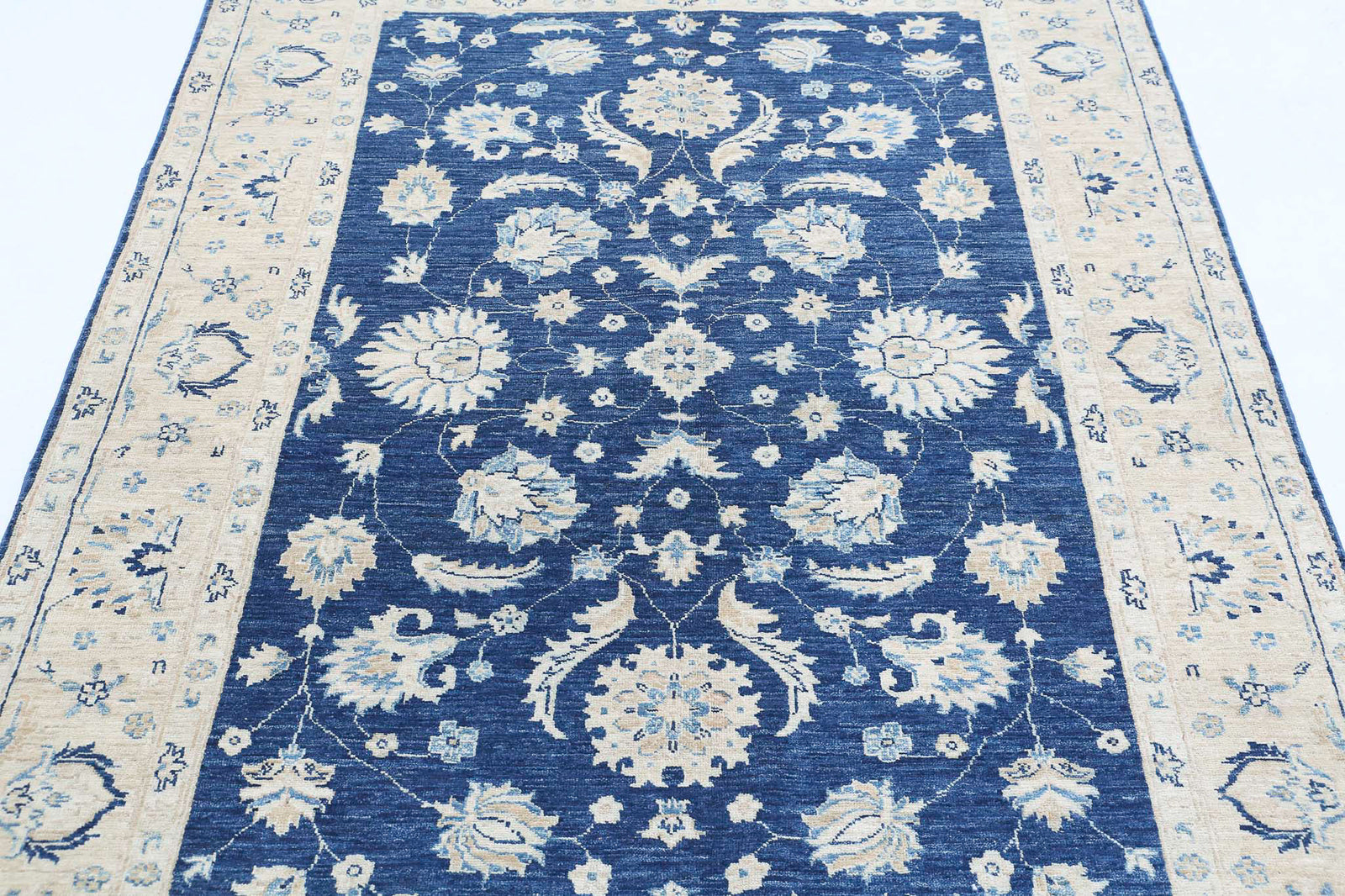 Hand Knotted Ziegler Sultanabad Wool Rug - 4'9'' x 6'7''