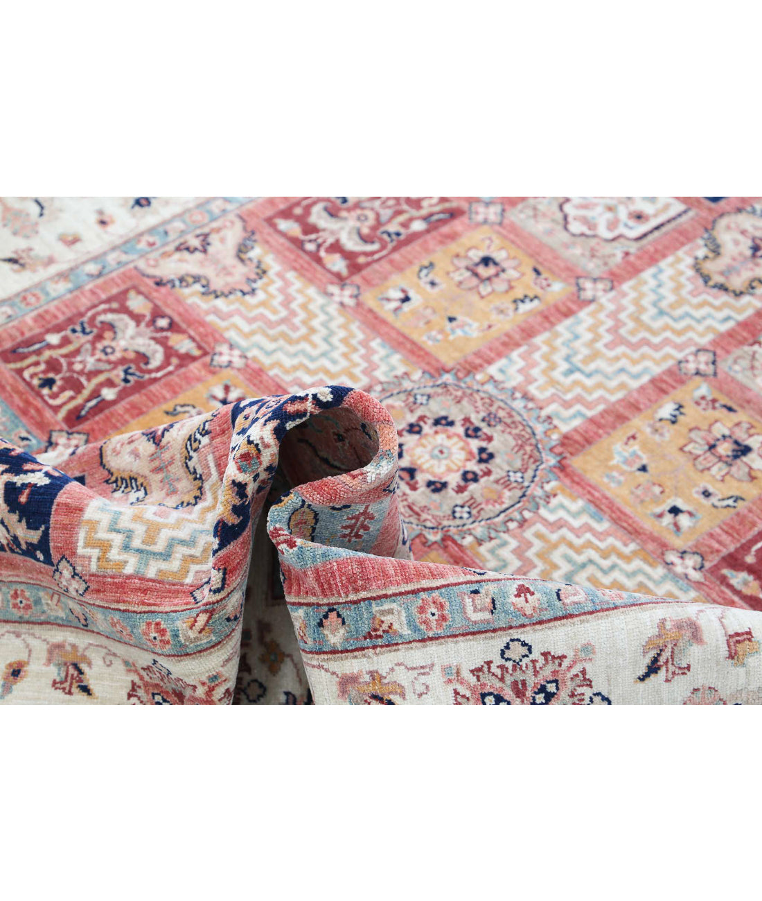 Hand Knotted Bakhtiari Wool Rug - 4'9'' x 6'5'' 4'9'' x 6'5'' (143 X 193) / Peach / Ivory