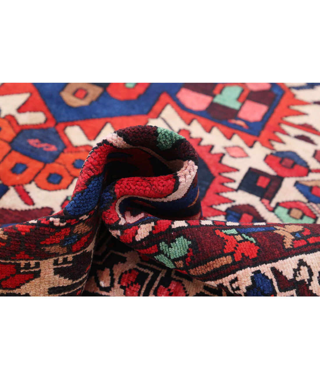 Hand Knotted Persian Bakhtiari Wool Rug - 6'7'' x 10'2'' 6'7'' x 10'2'' (198 X 305) / Red / Ivory