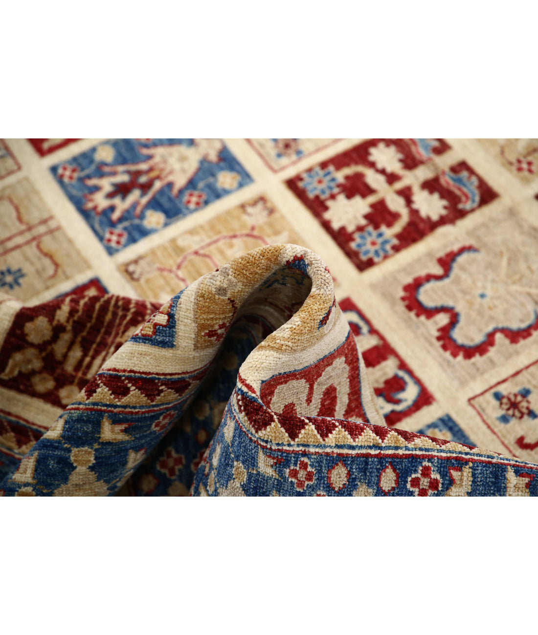 Hand Knotted Bakhtiari Wool Rug - 5'7'' x 7'8'' 5'7'' x 7'8'' (168 X 230) / Multi / Ivory